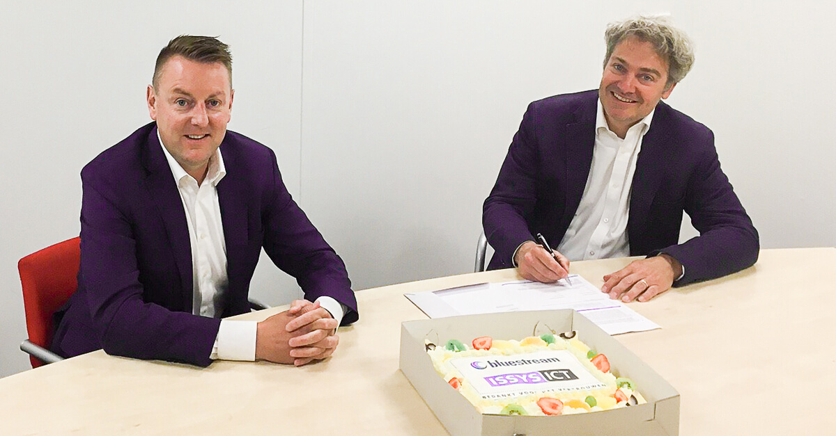 tekenmoment voor de nieuwe ict omgeving van bluestream offshore